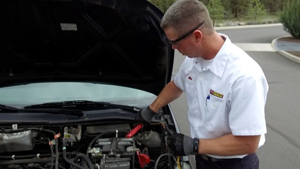How to jumpstart a car with jumper cables